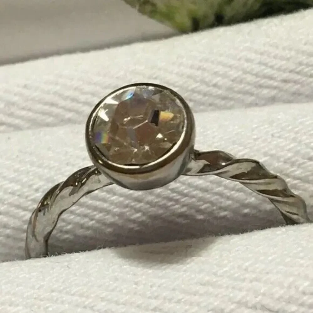 N/A twisted band